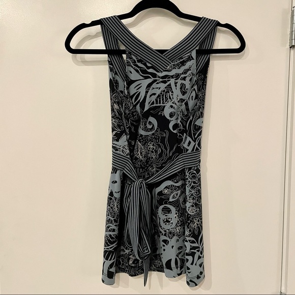 BCBGMaxAzria Blue Printed Sleeveless Wrap Top Size Small - Picture 6 of 15